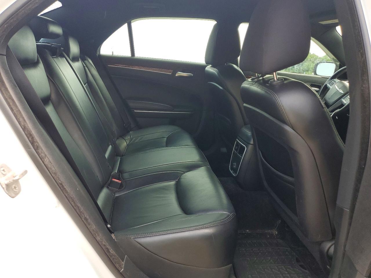 2014 Chrysler 300 - zdjęcie 10