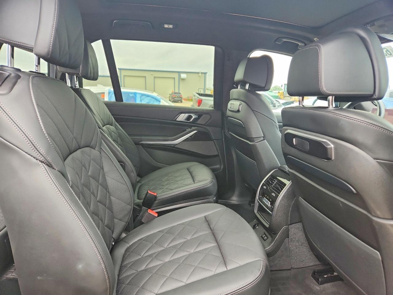 2025 BMW X7 xDrive40I - zdjęcie 11