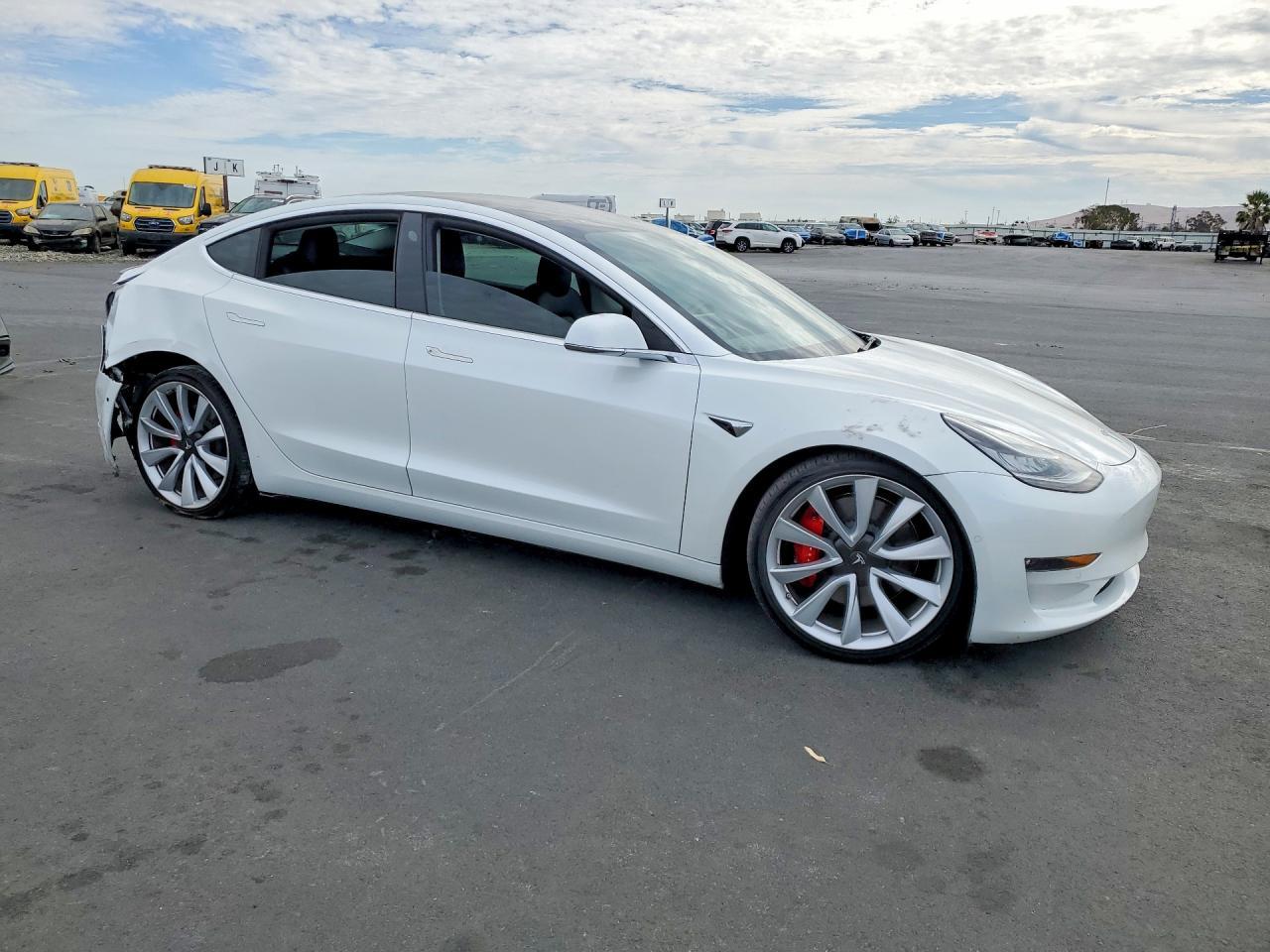 2019 Tesla Model 3 - zdjęcie 4