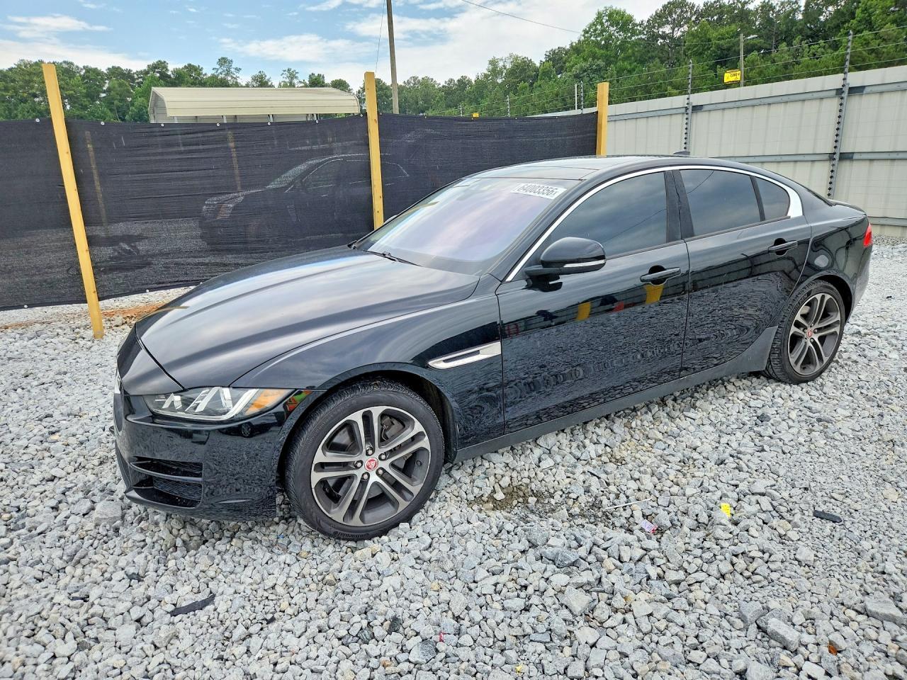 2017 Jaguar Xe Premium - zdjęcie główne