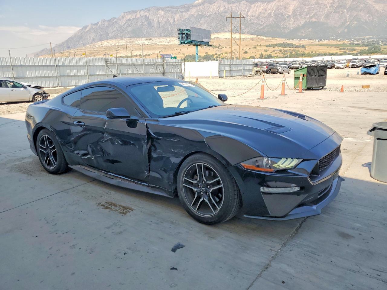 2020 Ford Mustang - zdjęcie 4