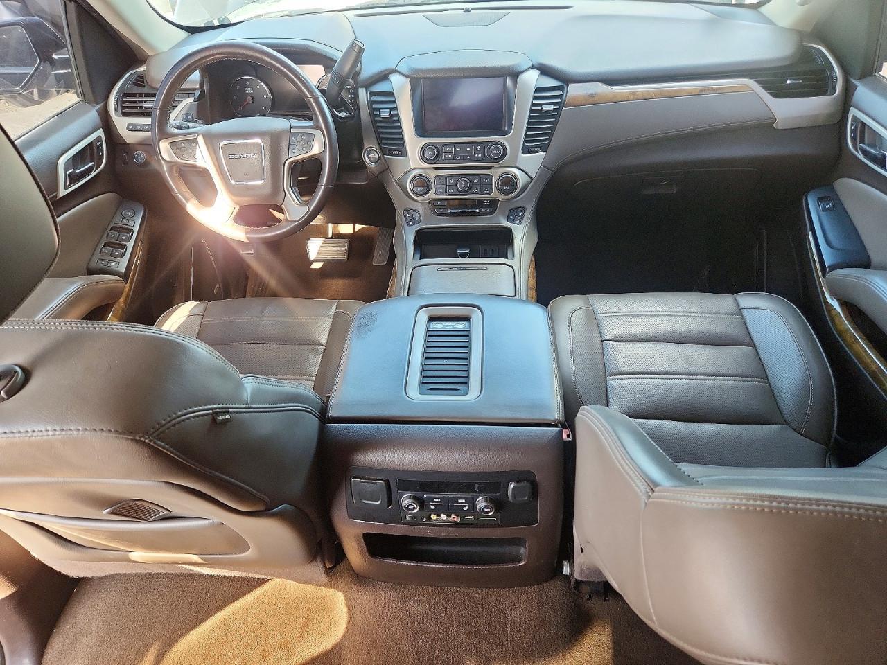 2016 GMC Yukon Denali - zdjęcie 8