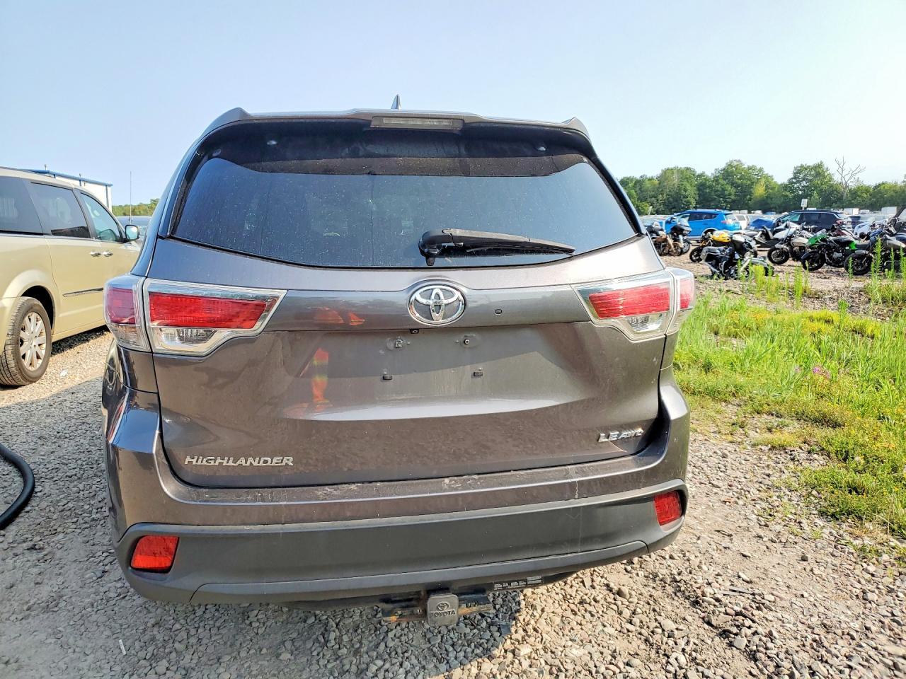 2016 Toyota Highlander Le Plus - zdjęcie 6