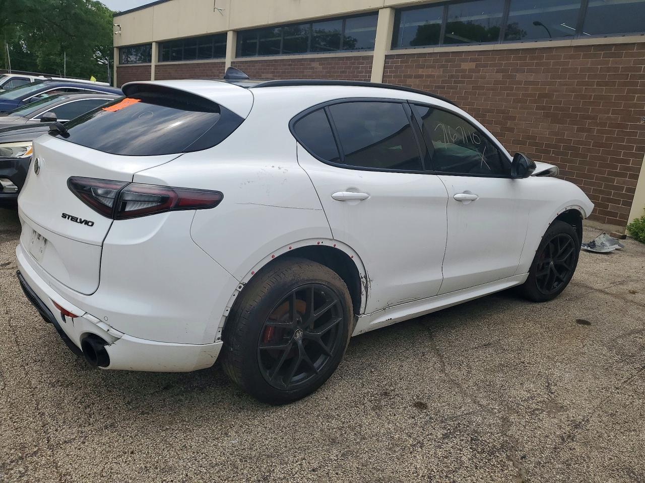 2021 Alfa Romeo Stelvio Ti - zdjęcie 3