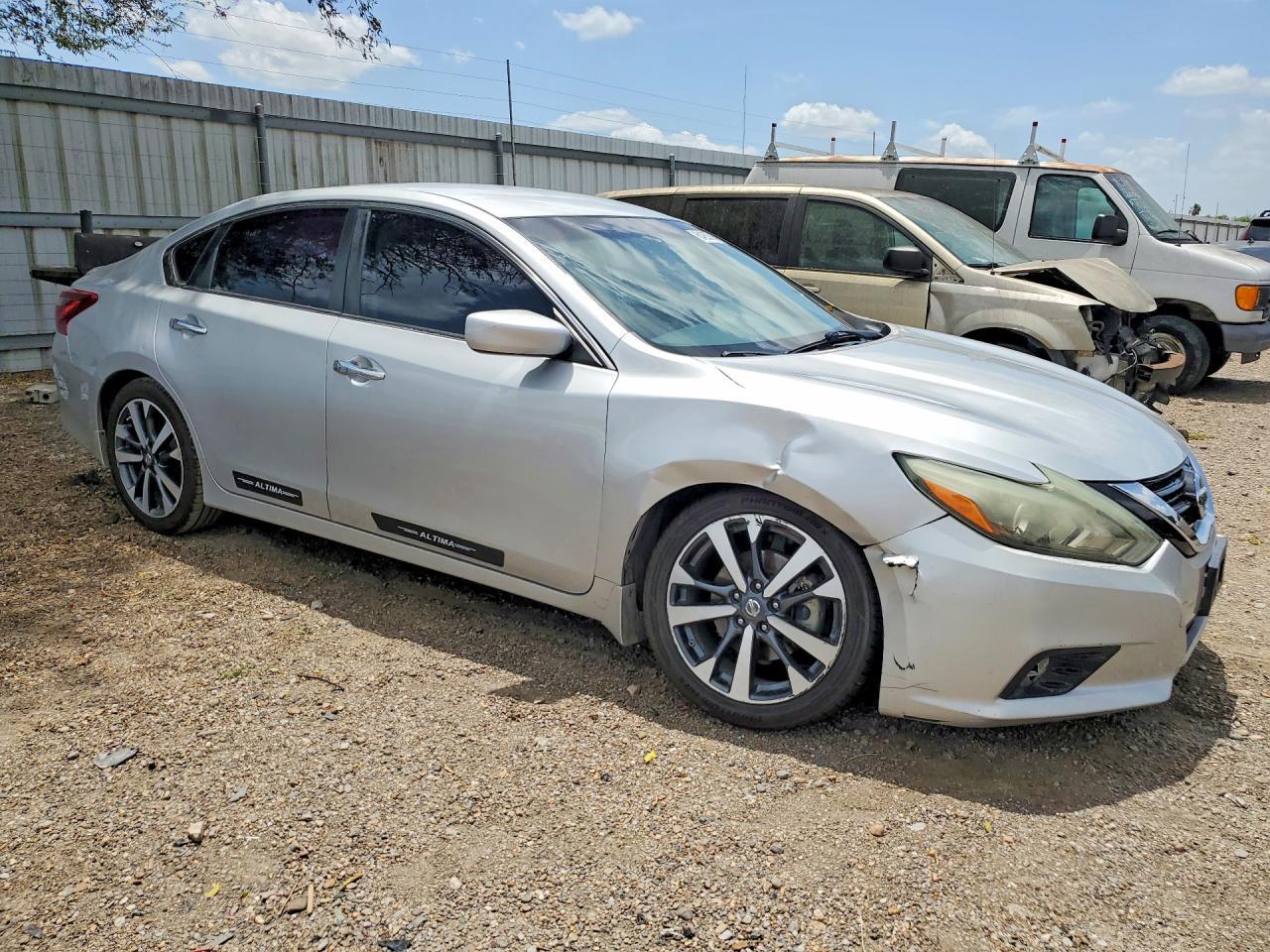 2017 Nissan Altima 2.5 Sr - zdjęcie 4