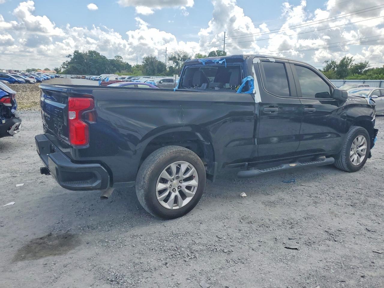 2022 Chevrolet Silverado Ltd C1500 Custom - zdjęcie 3