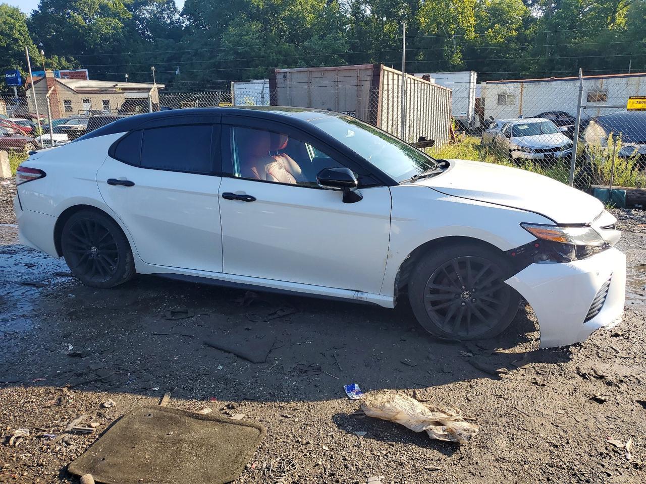 2019 Toyota Camry Xse - zdjęcie 4