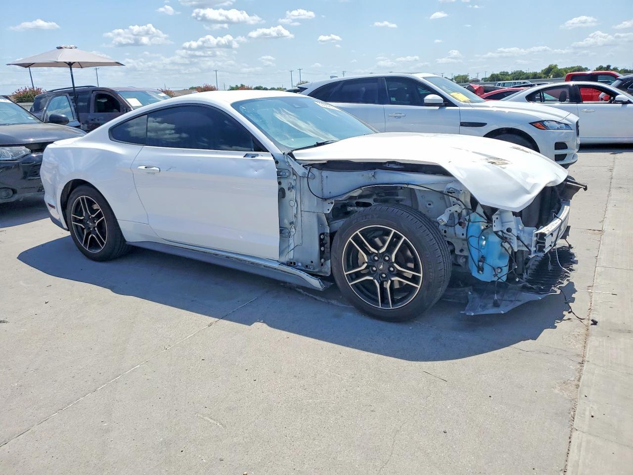 2021 Ford Mustang - zdjęcie 4