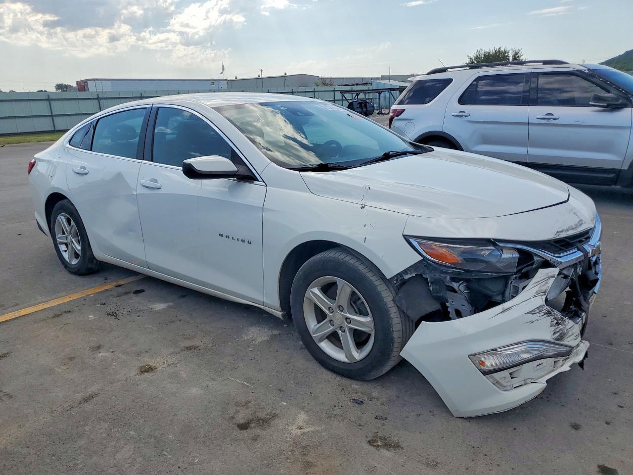 2023 Chevrolet Malibu Ls - zdjęcie 4