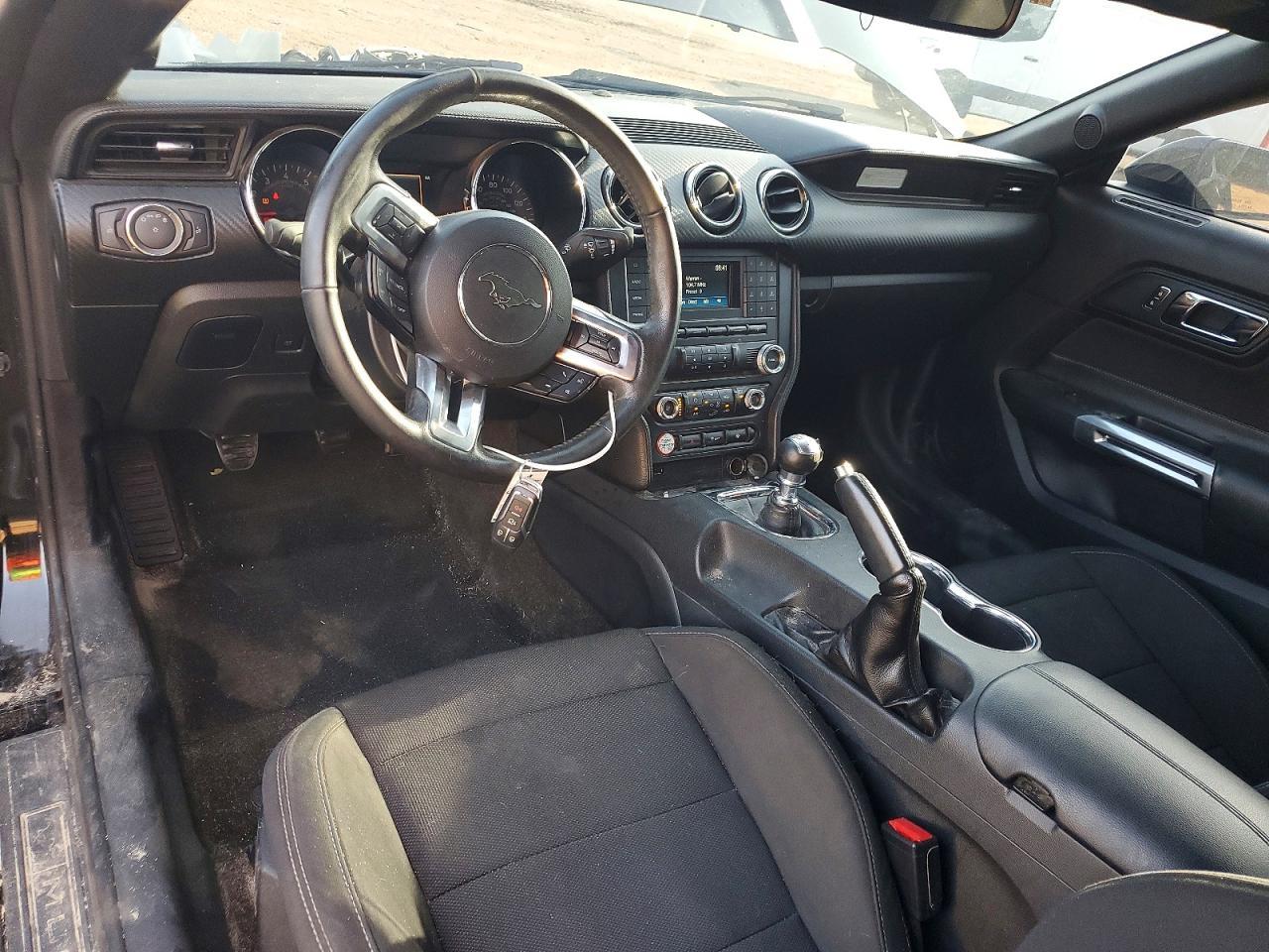 2017 Ford Mustang - zdjęcie 8