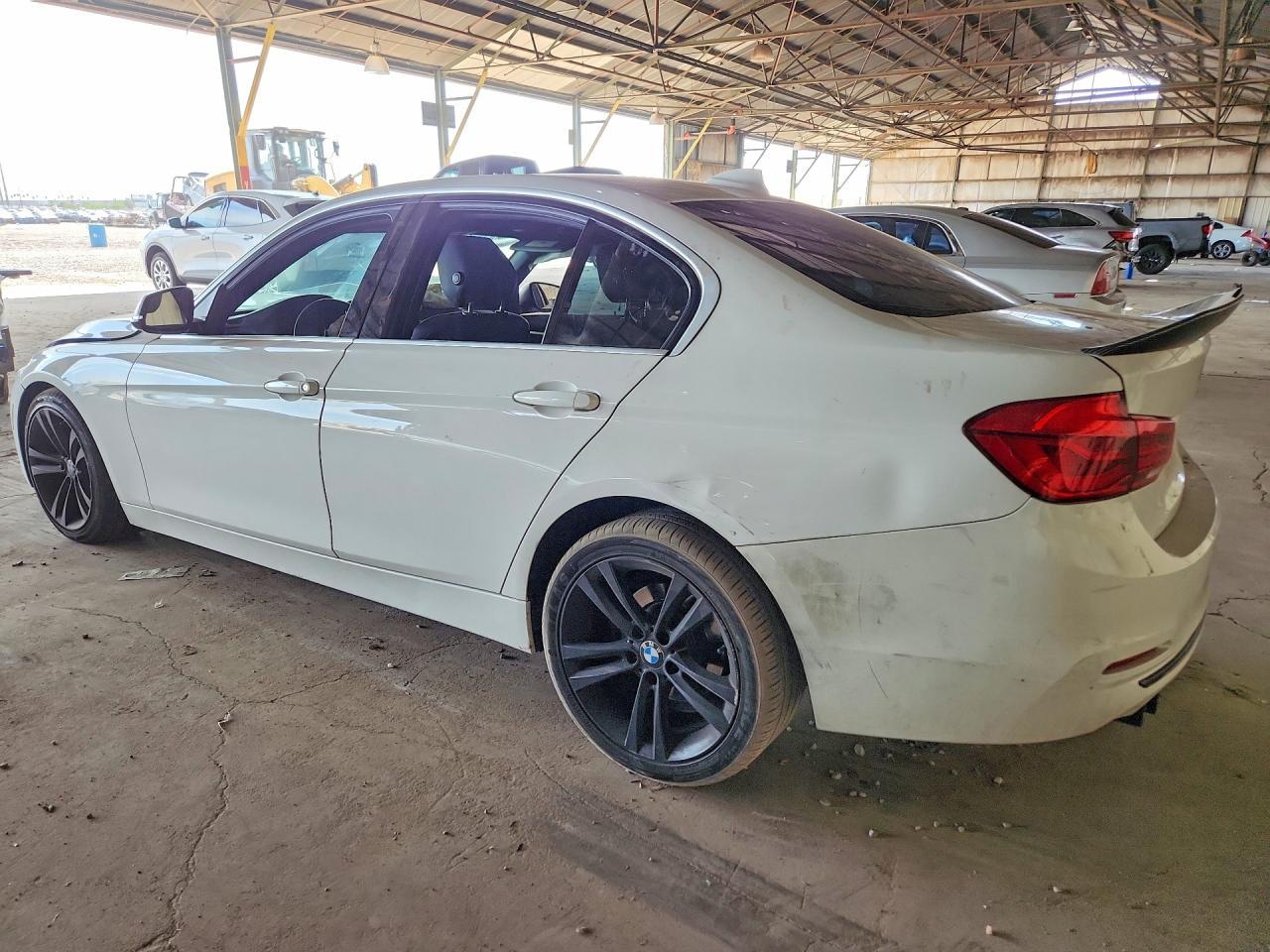 2018 BMW 330 I - zdjęcie 2