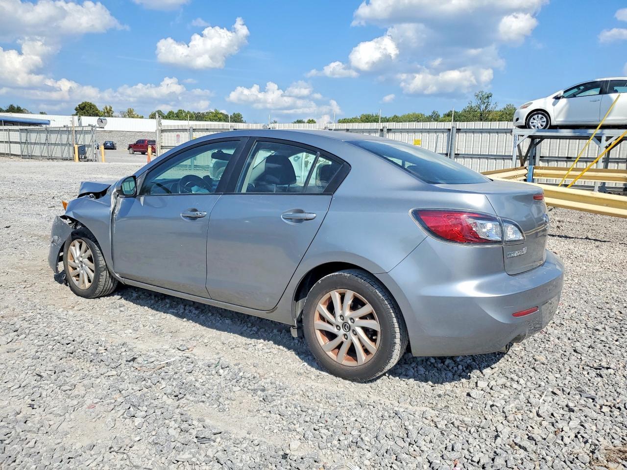 2013 Mazda 3 I - zdjęcie 2