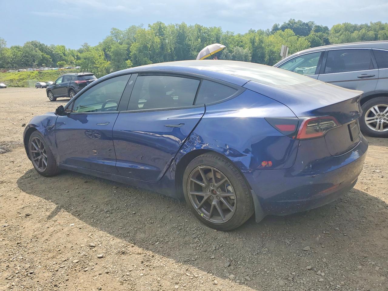 2022 Tesla Model 3 - zdjęcie 2