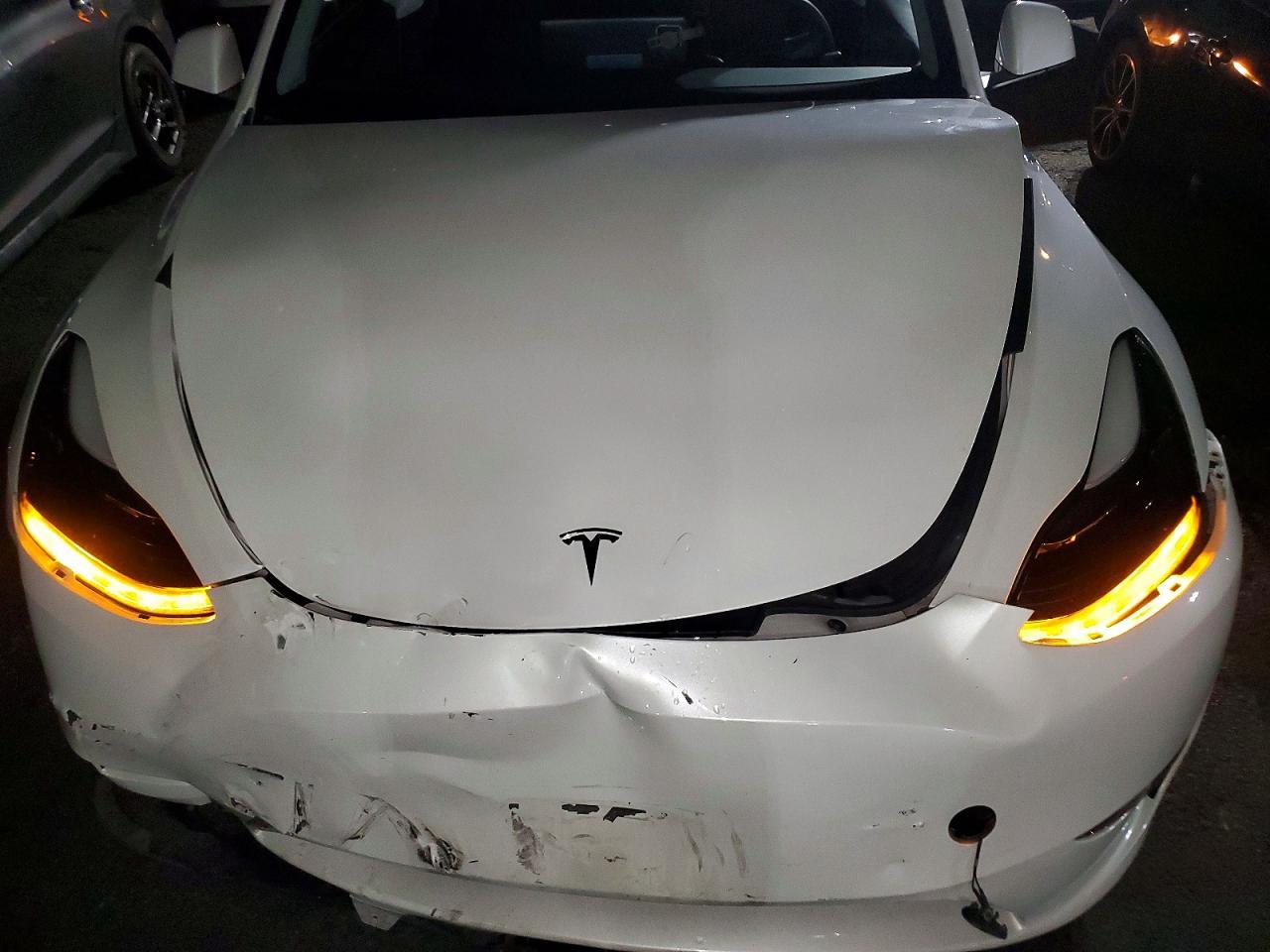 2024 Tesla Model Y - zdjęcie 12