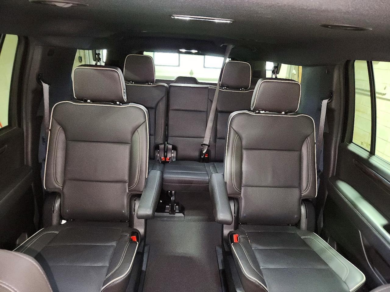 2025 Chevrolet Suburban K1500 Premier - zdjęcie 10