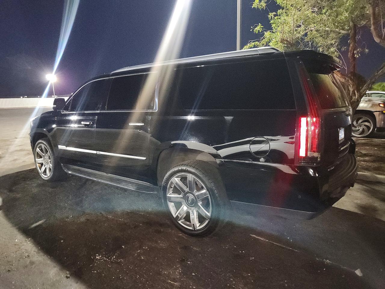 2019 Cadillac Escalade Esv Luxury - zdjęcie 2