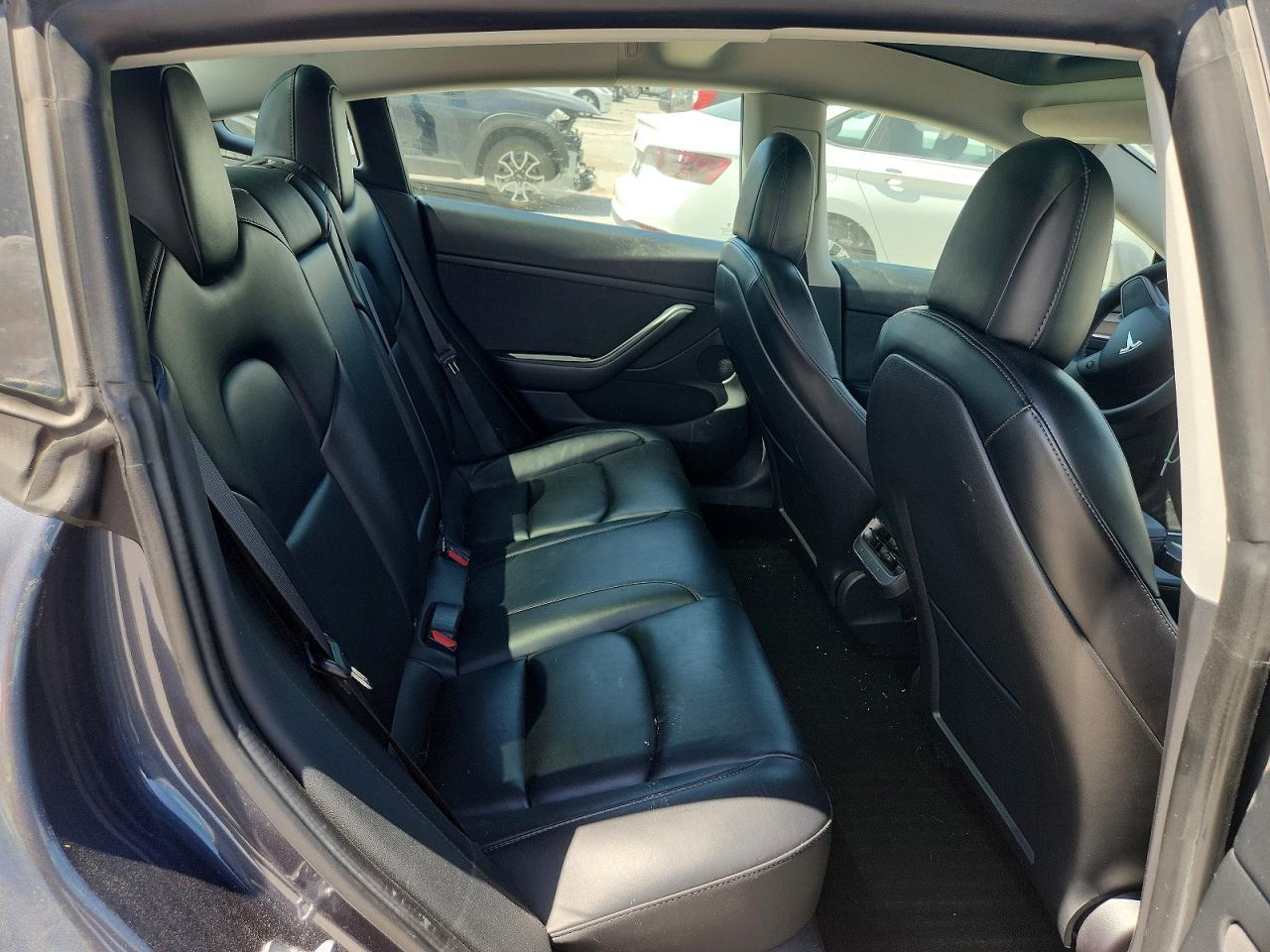 2022 Tesla Model 3 - zdjęcie 10