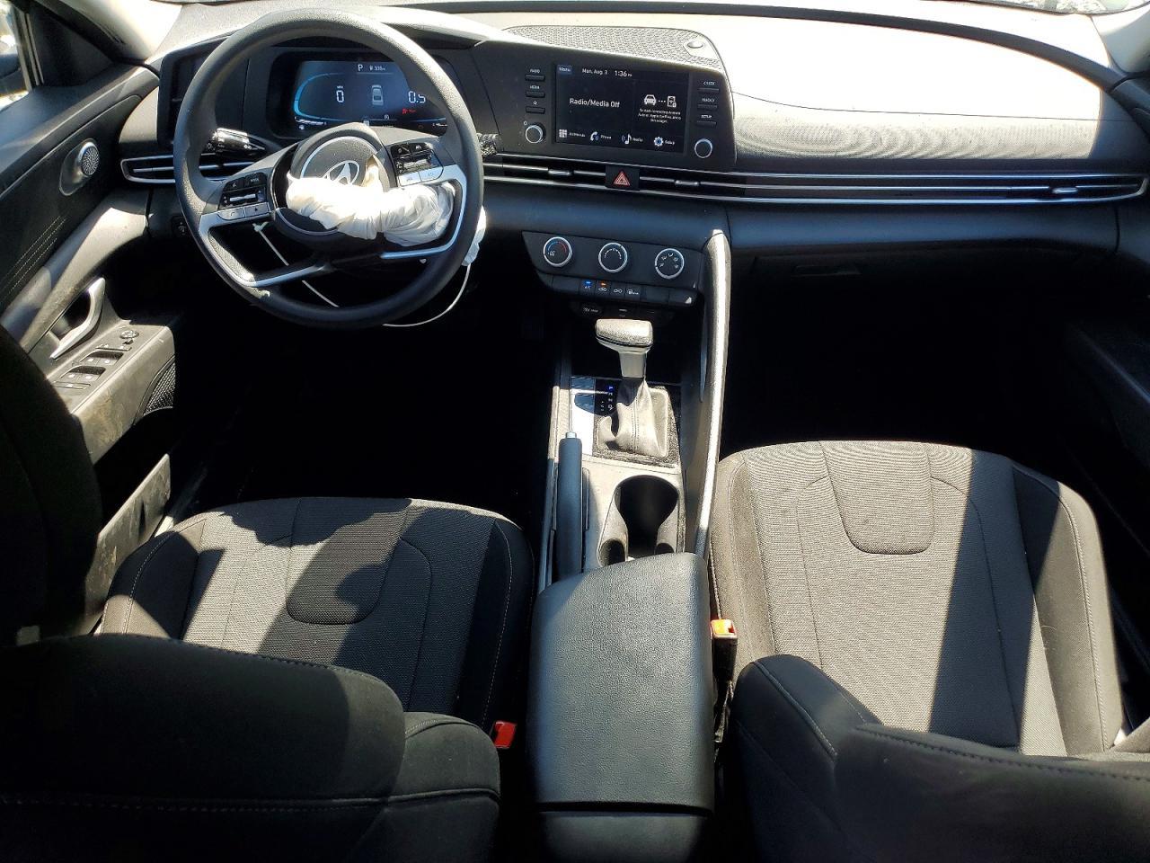2025 Hyundai Elantra Se - zdjęcie 8
