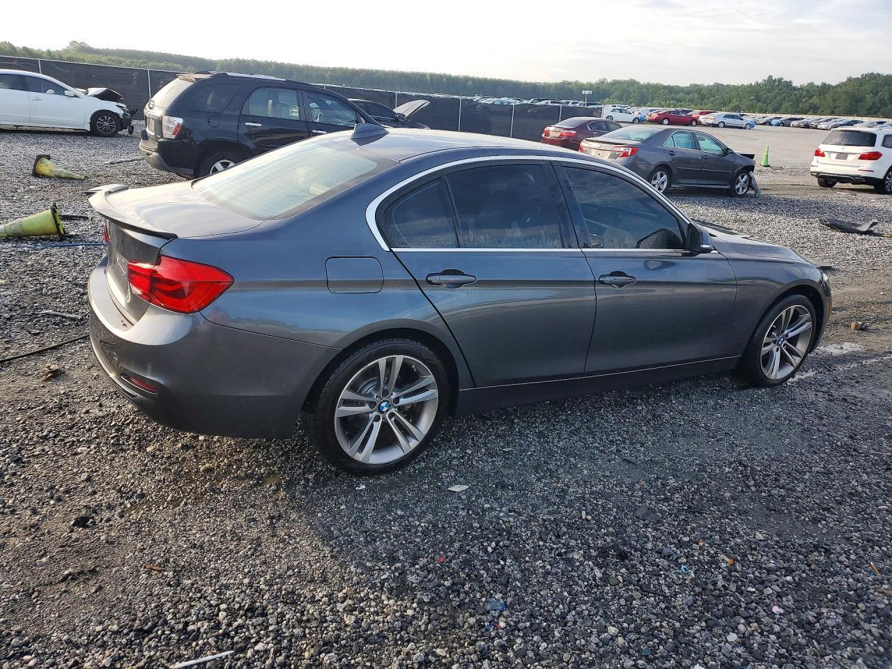 2018 BMW Seria 3 330i - zdjęcie 3