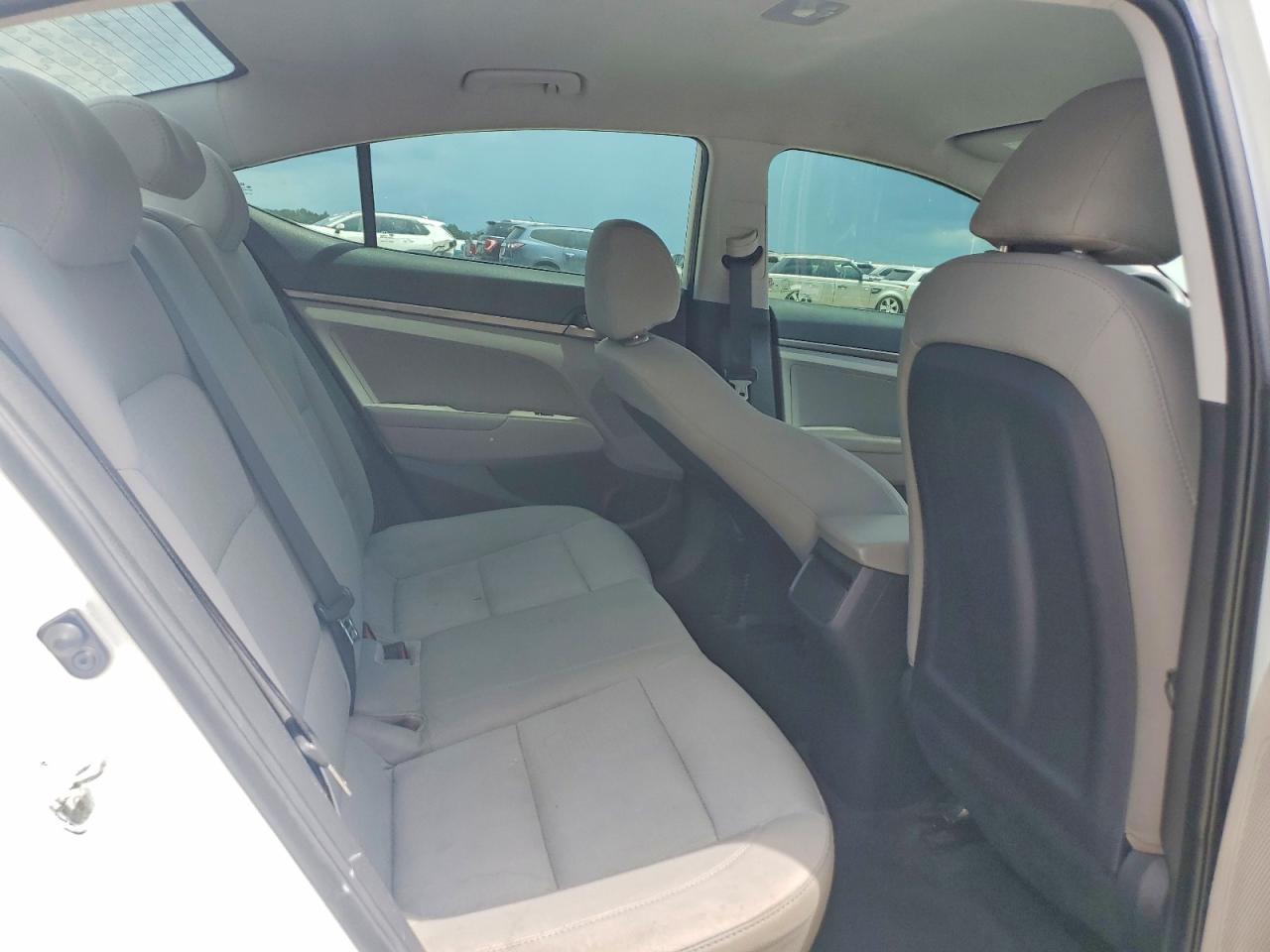 2017 Hyundai Elantra Se - zdjęcie 10