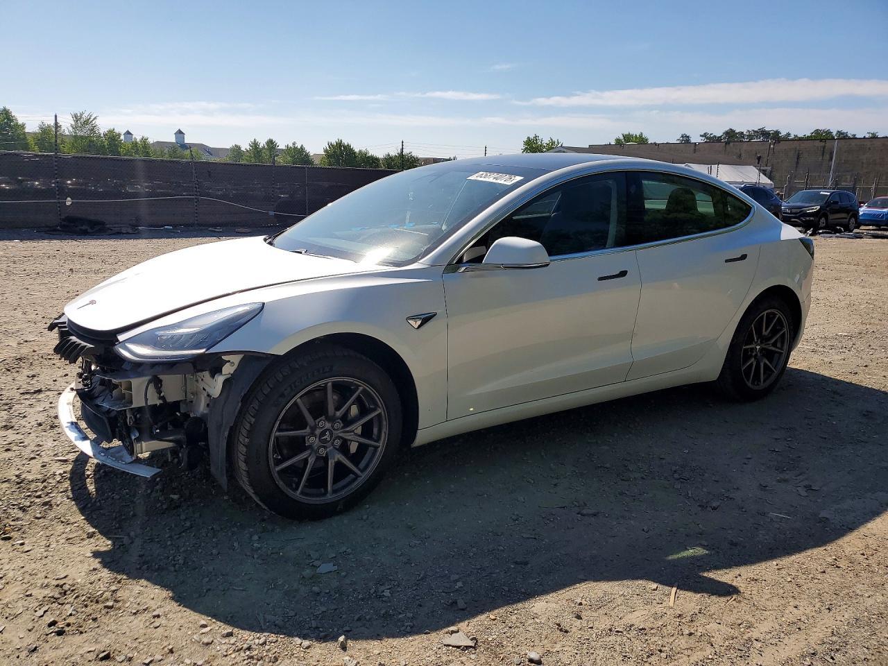 2020 Tesla Model 3 - zdjęcie główne
