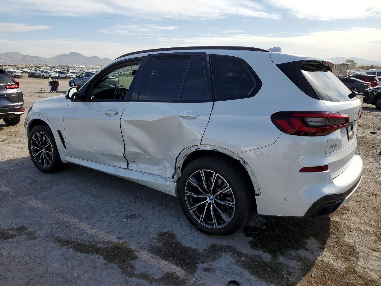 2022 BMW X5 xDrive40I - zdjęcie 2