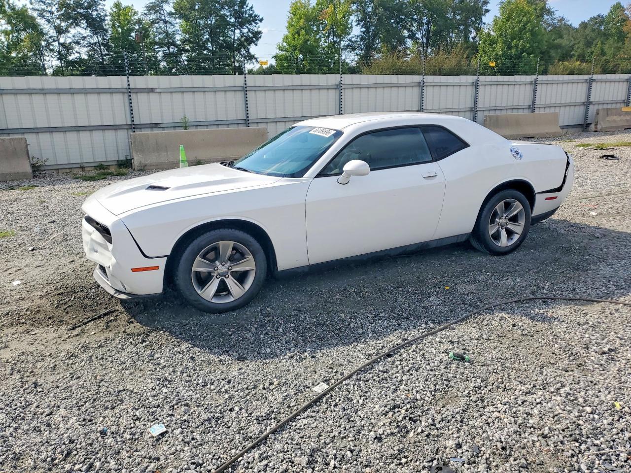 2015 Dodge Challenger Sxt - zdjęcie główne