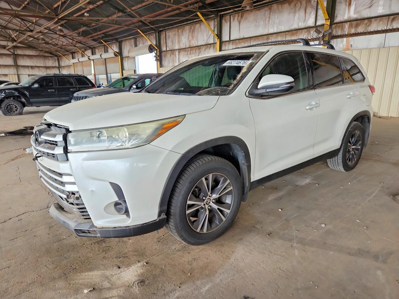 2019 Toyota Highlander Le - zdjęcie główne