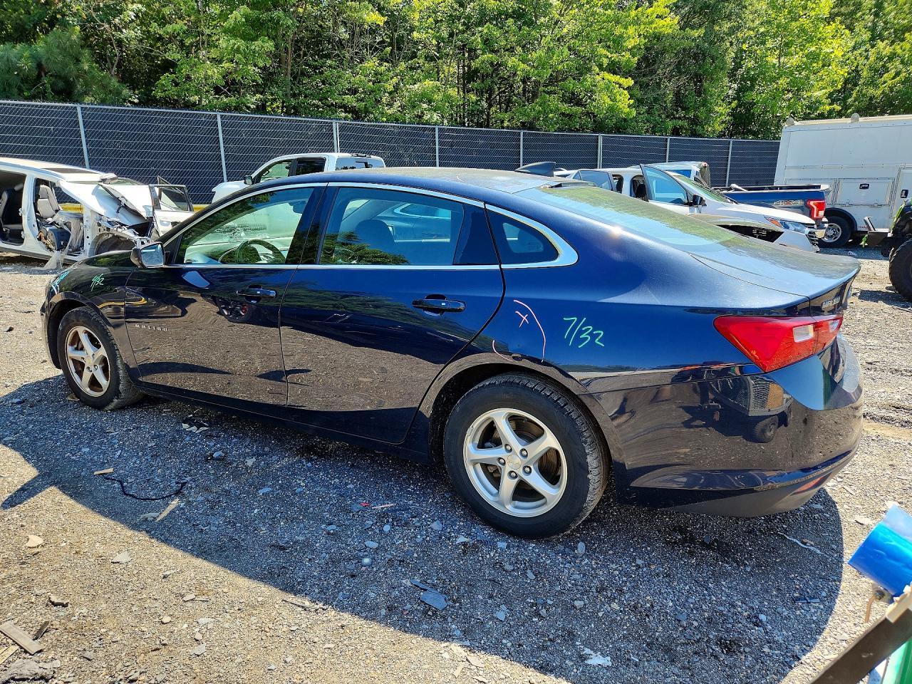 2017 Chevrolet Malibu Ls - zdjęcie 2