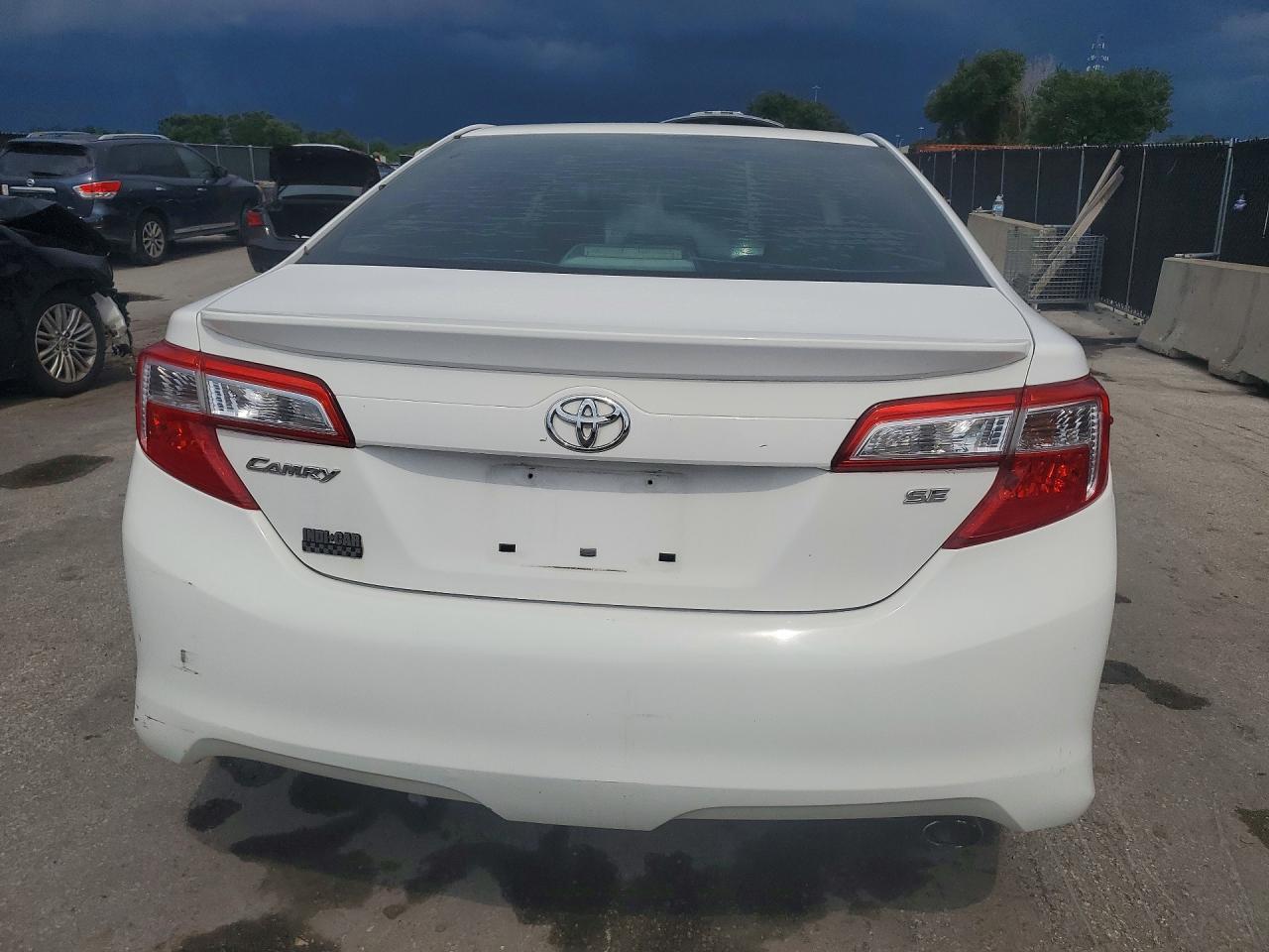 2014 Toyota Camry Se - zdjęcie 6
