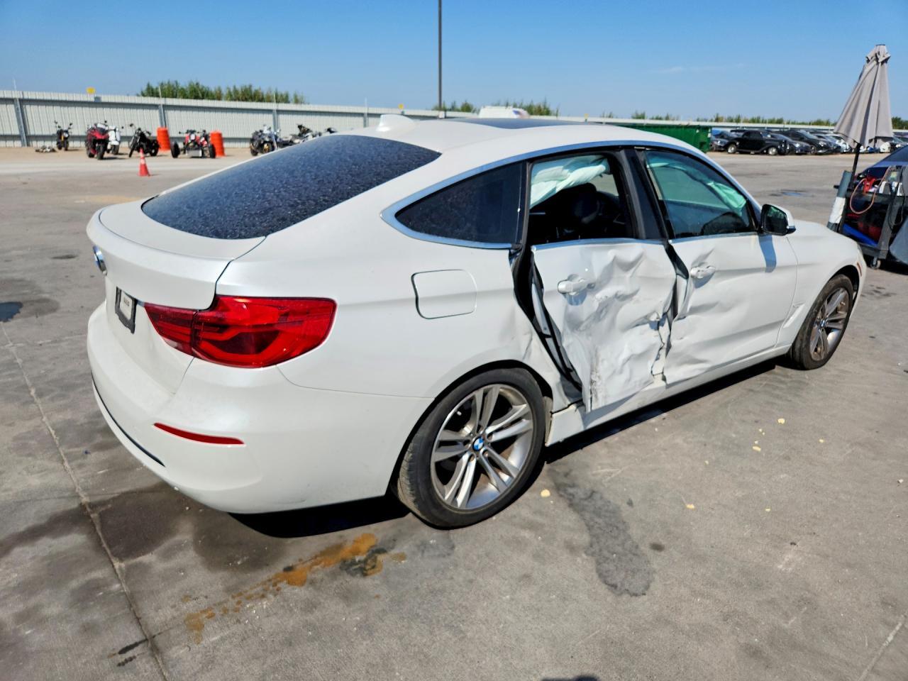 2018 BMW Seria 3 330i - zdjęcie 3