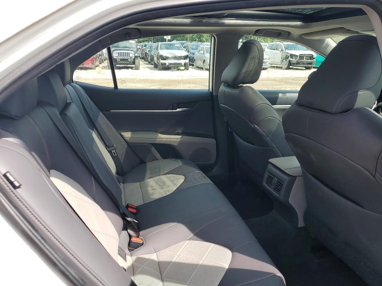 2019 Toyota Camry Xle V6 - zdjęcie 10