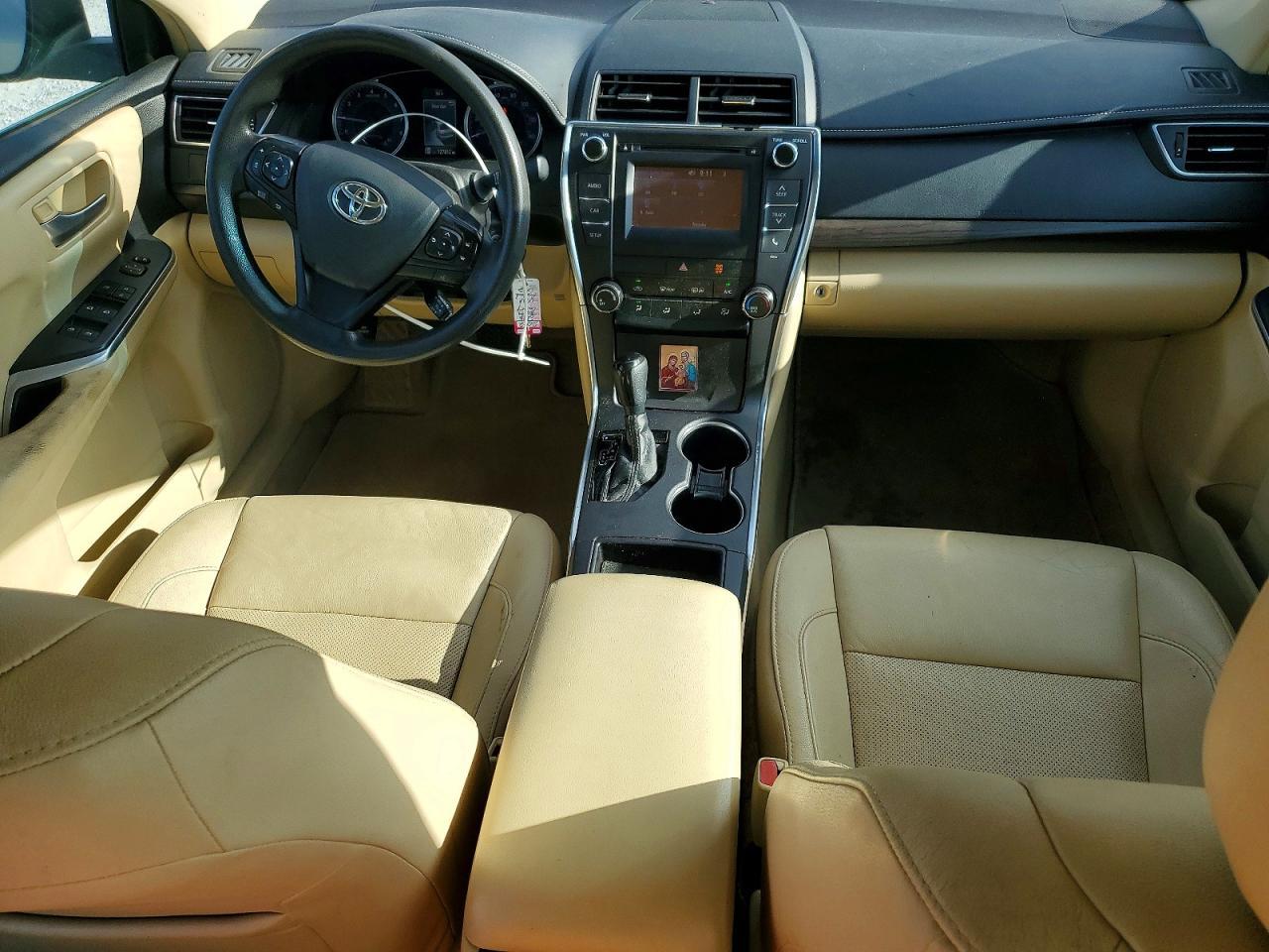 2016 Toyota Camry Le - zdjęcie 8