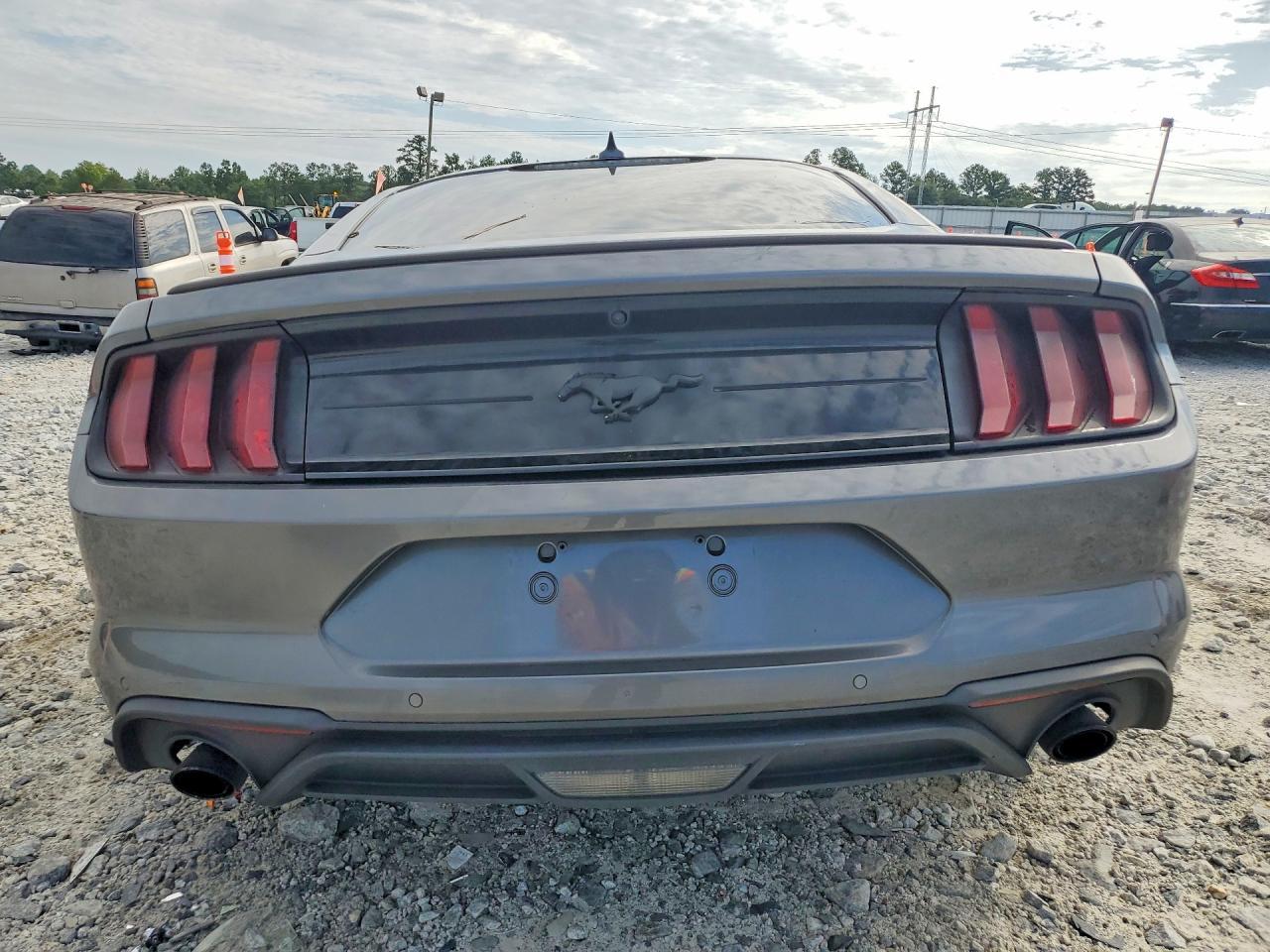 2022 Ford Mustang - zdjęcie 6