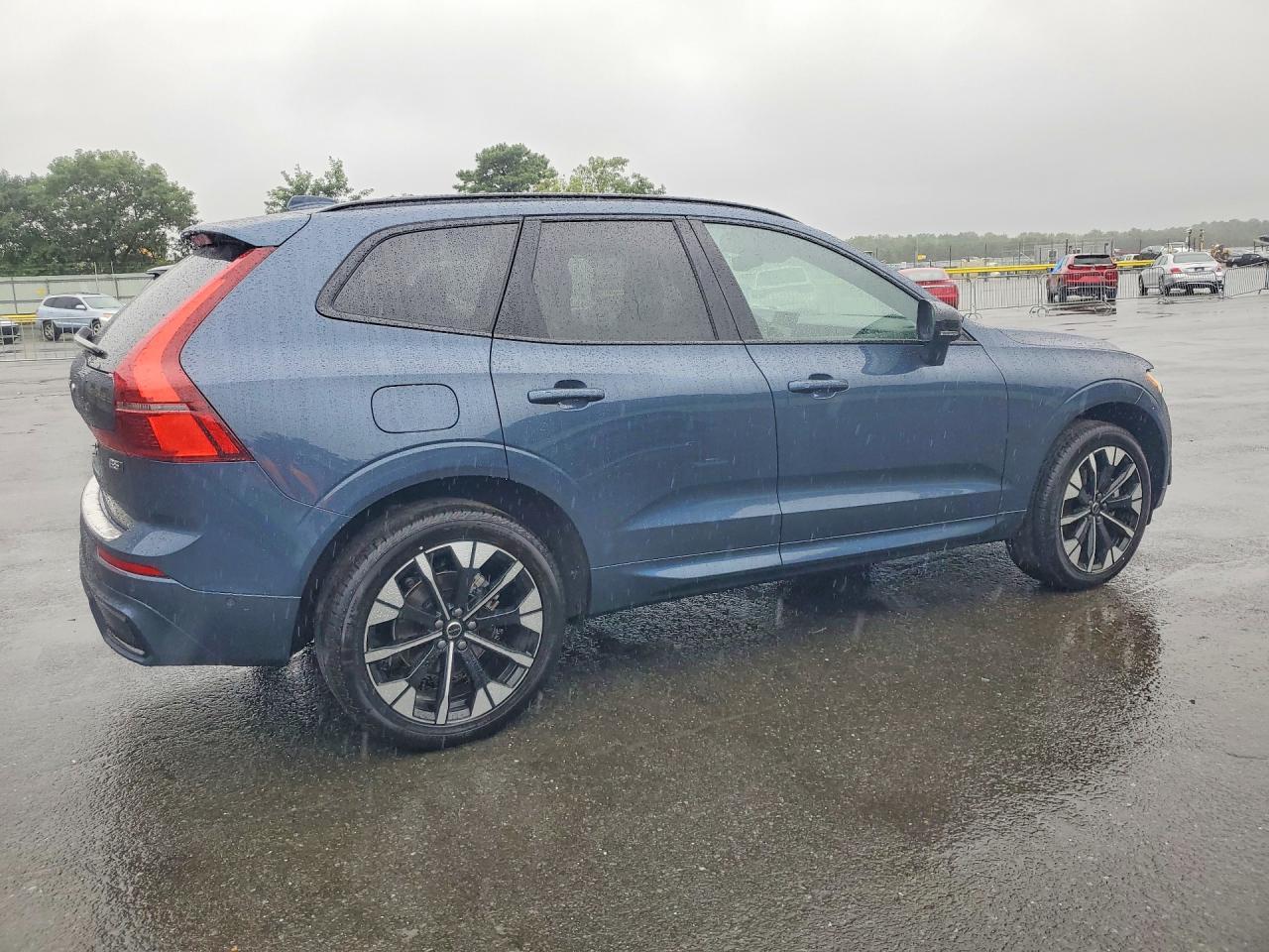 2026 Volvo Xc60 Plus - zdjęcie 3