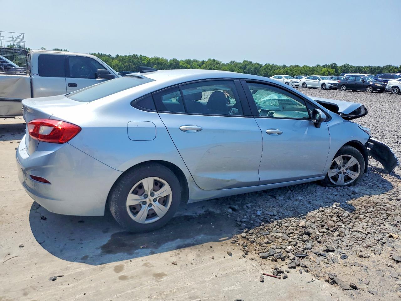 2017 Chevrolet Cruze Ls - zdjęcie 3