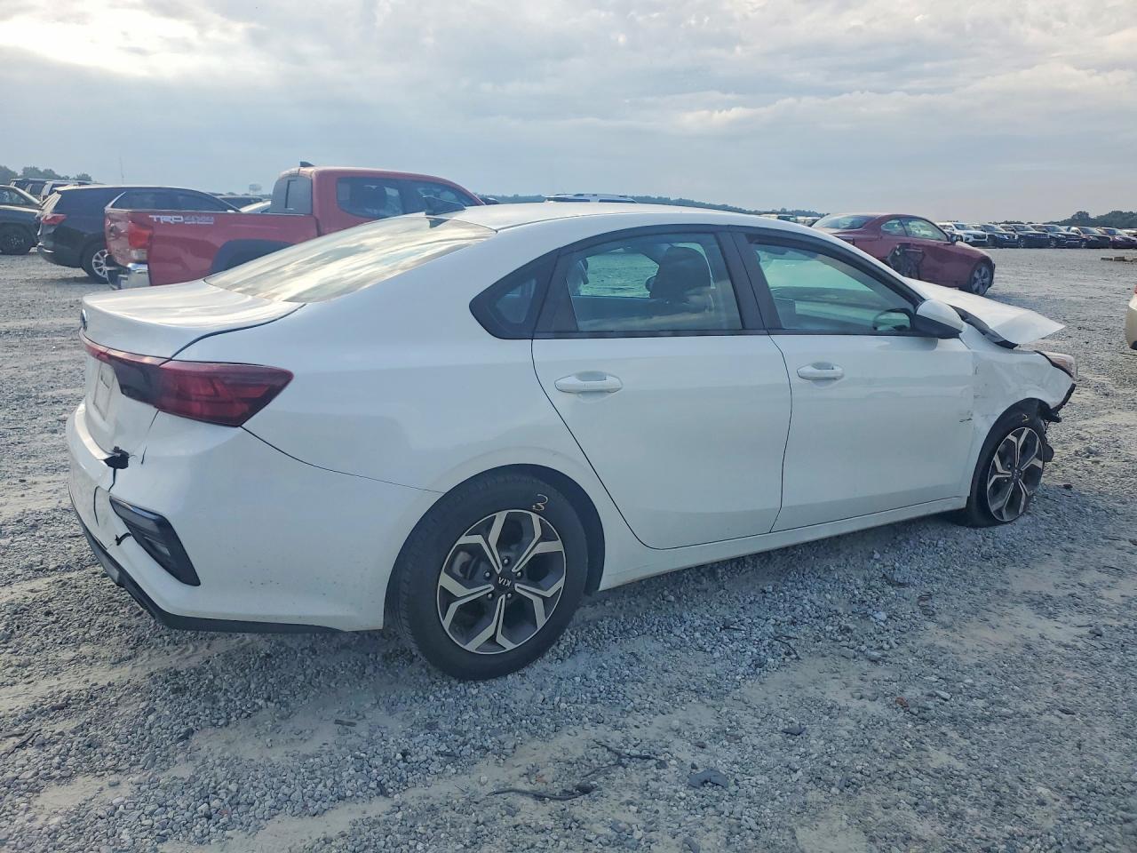 2021 Kia Forte Lxs - zdjęcie 3