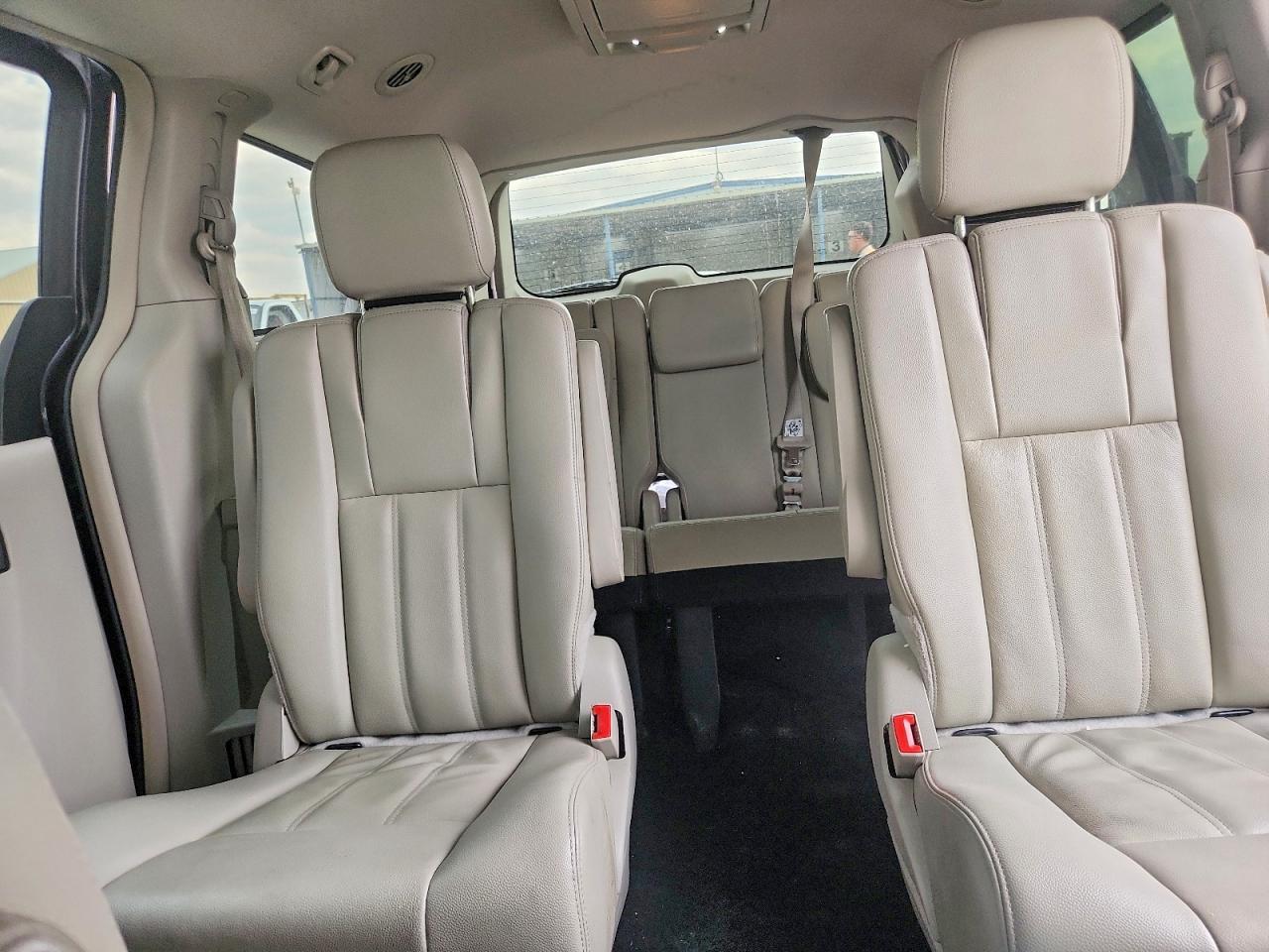 2014 Chrysler Town & Country Touring - zdjęcie 10