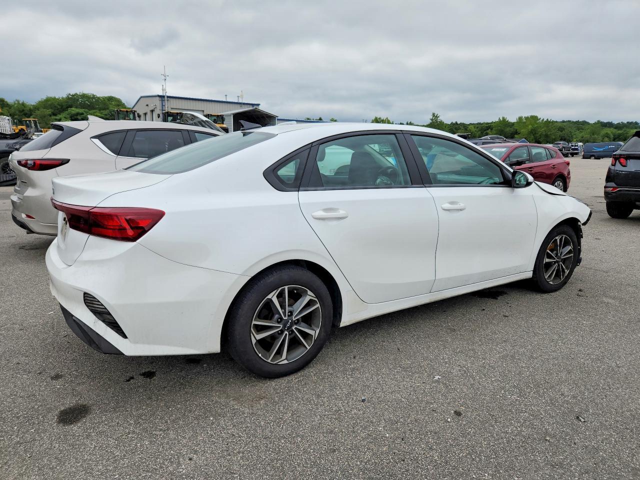 2024 Kia Forte Lxs - zdjęcie 3