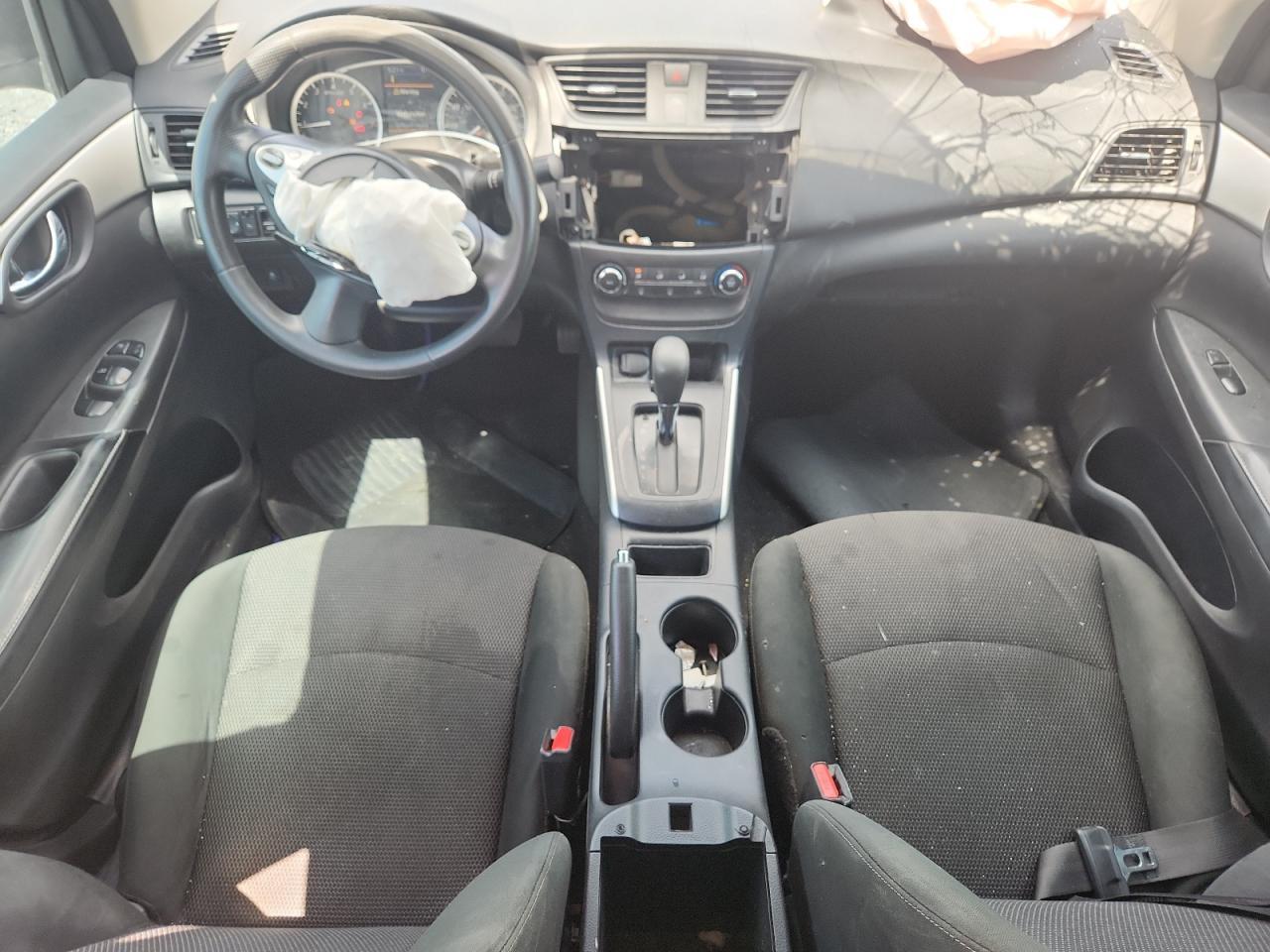 2019 Nissan Sentra S - zdjęcie 8