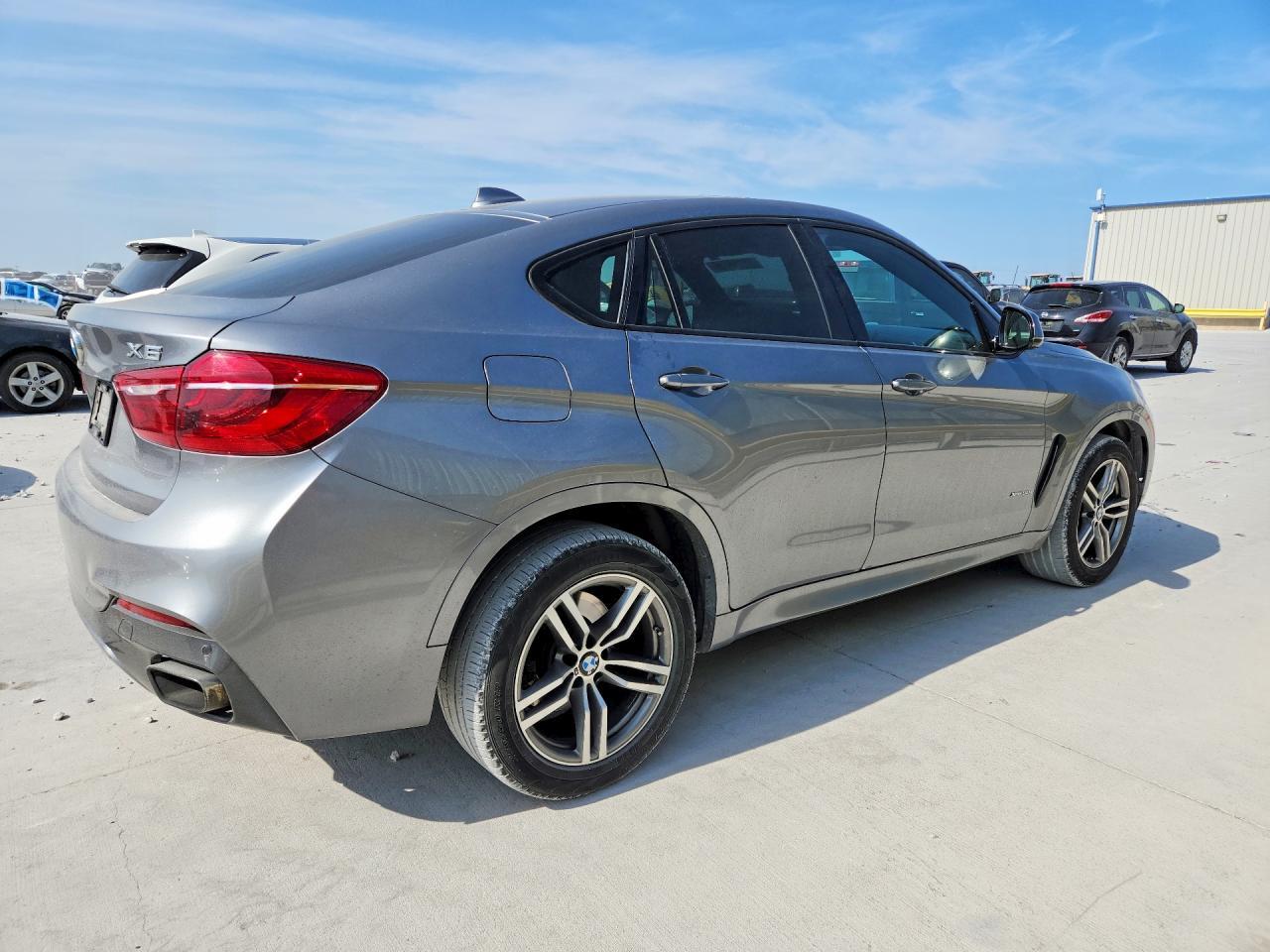 2016 BMW X6 xDrive50I - zdjęcie 3