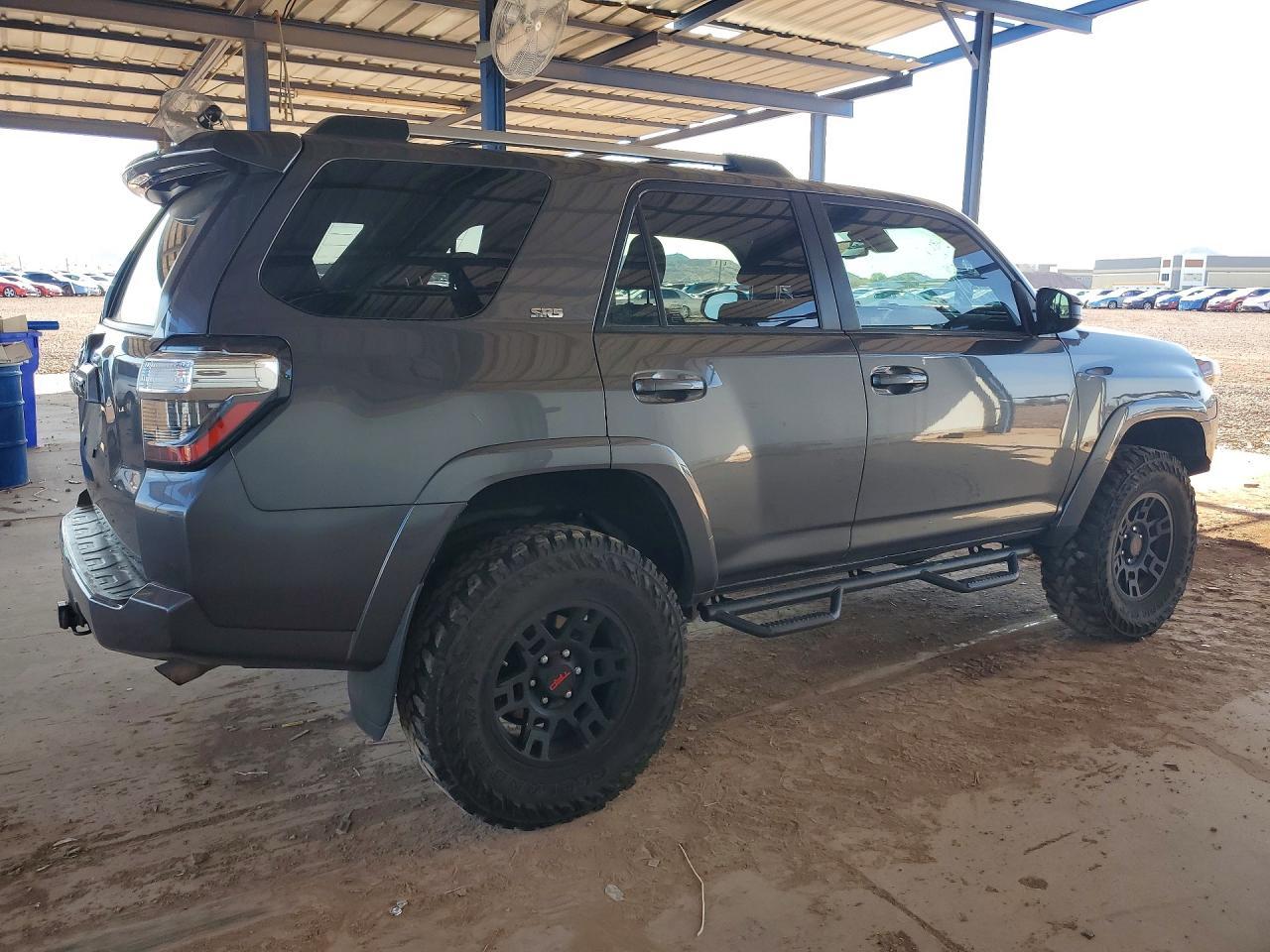 2020 Toyota 4Runner Sr5 - zdjęcie 3