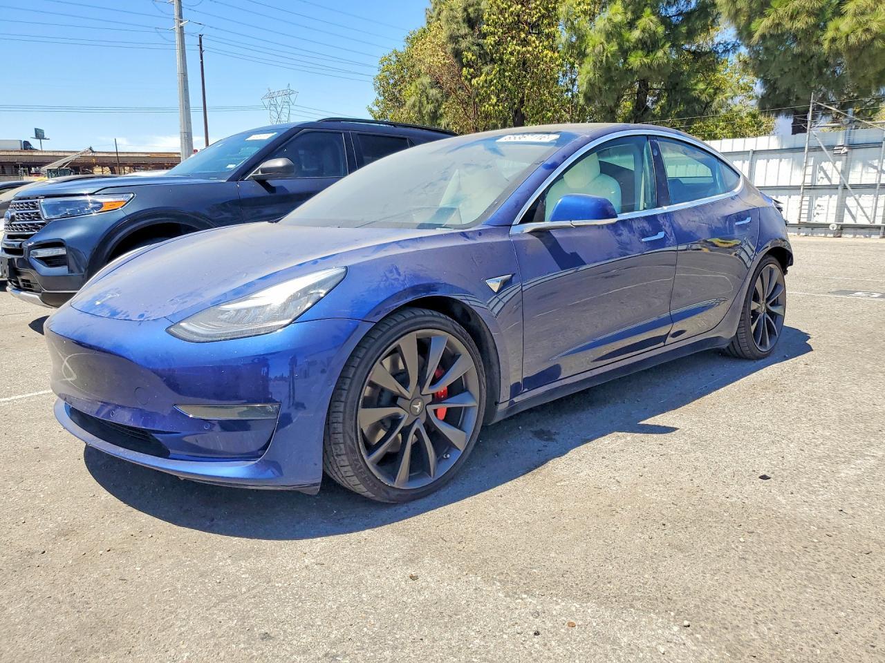 2020 Tesla Model 3 - zdjęcie główne