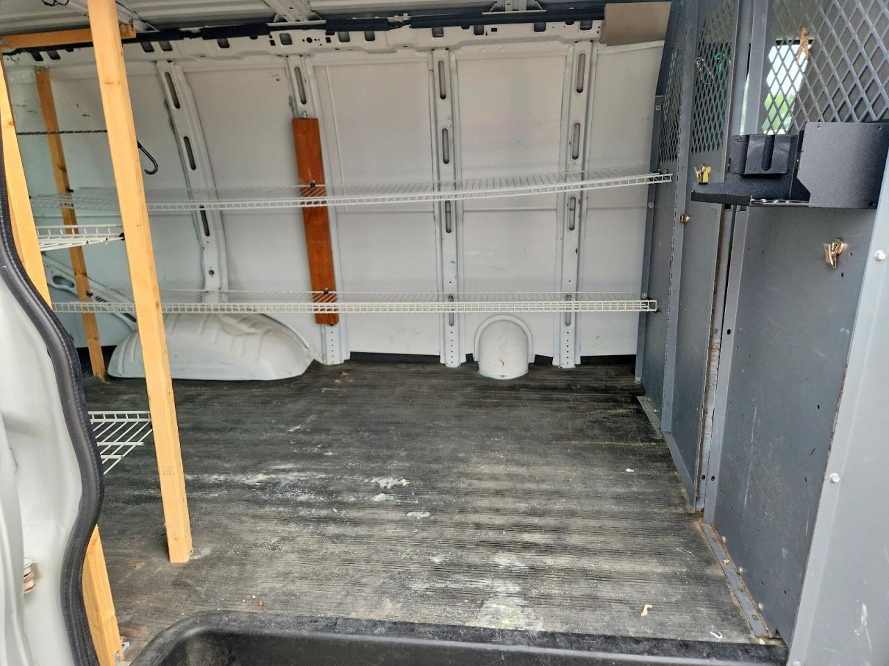 2013 Chevrolet Express G1500 - zdjęcie 11