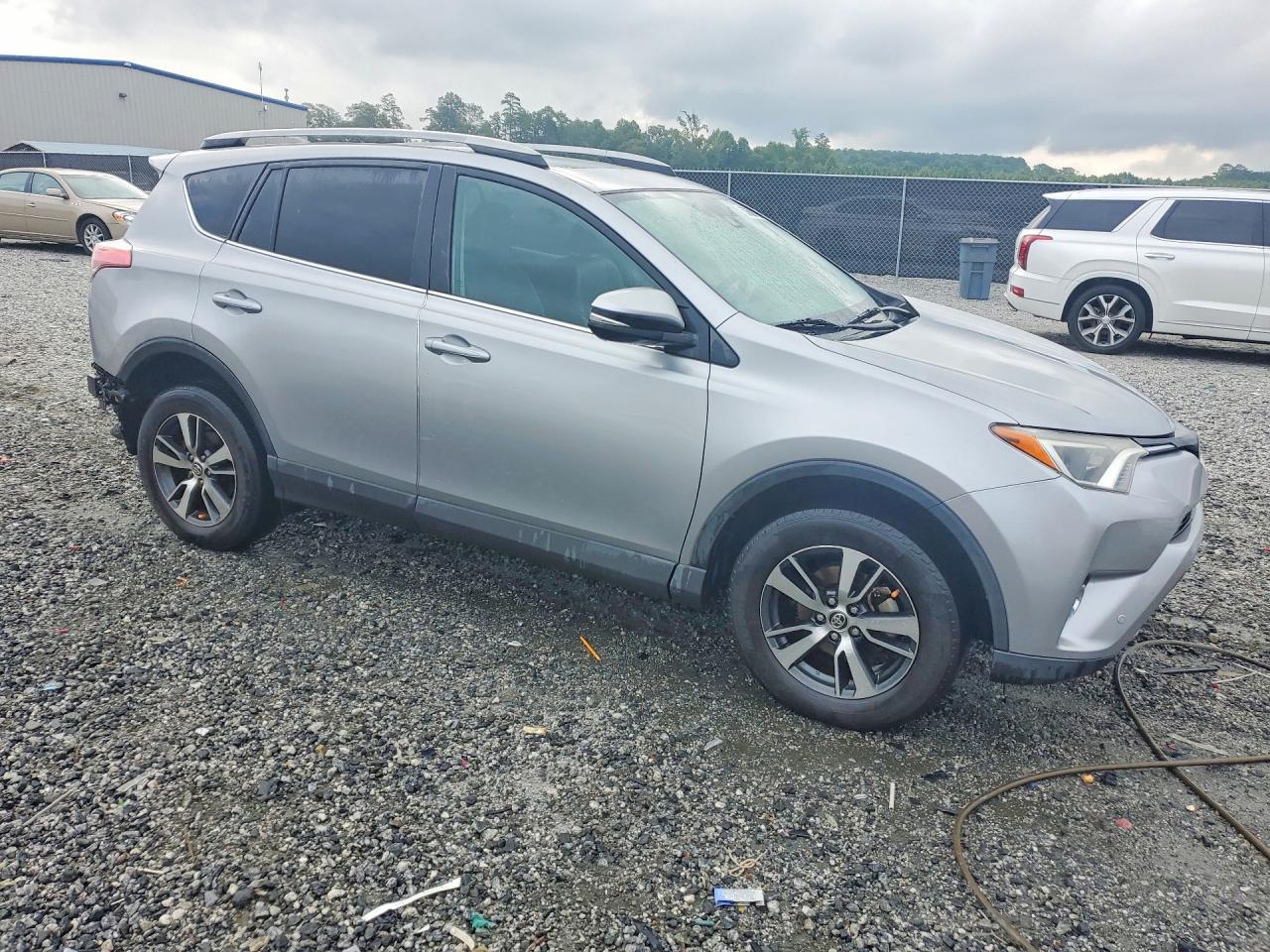 2017 Toyota Rav4 Xle - zdjęcie 4