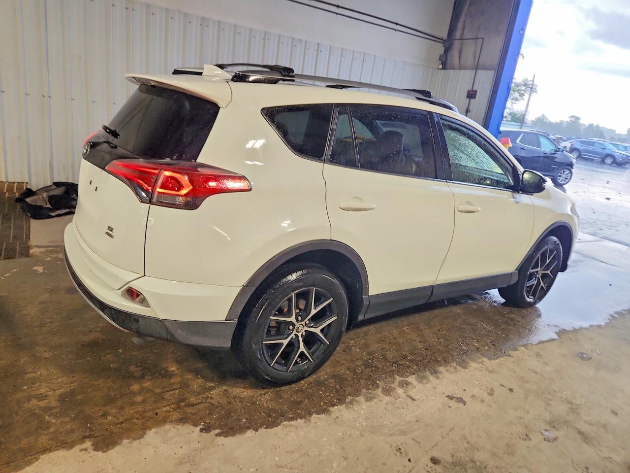 2018 Toyota Rav4 Se - zdjęcie 3