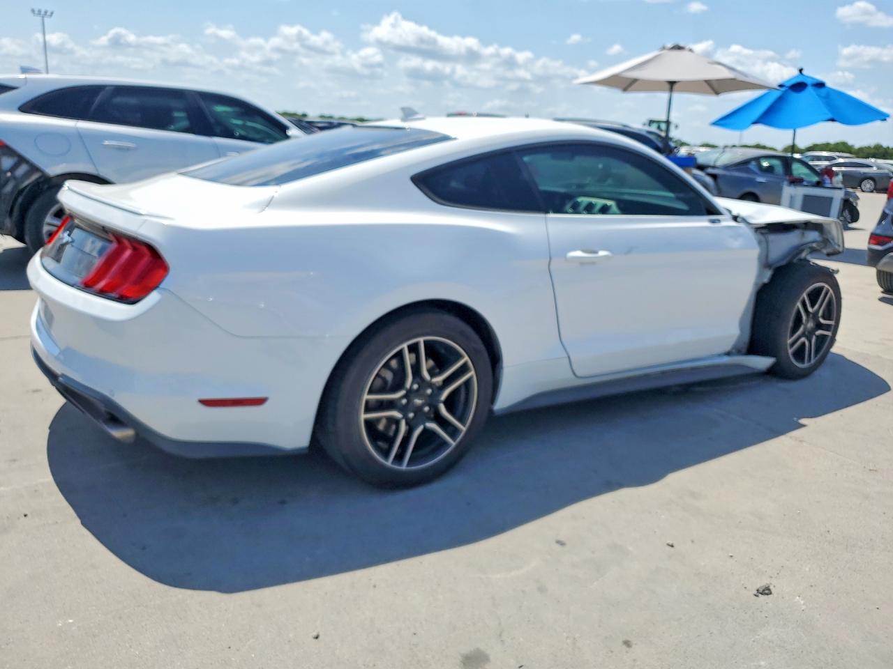 2021 Ford Mustang - zdjęcie 3