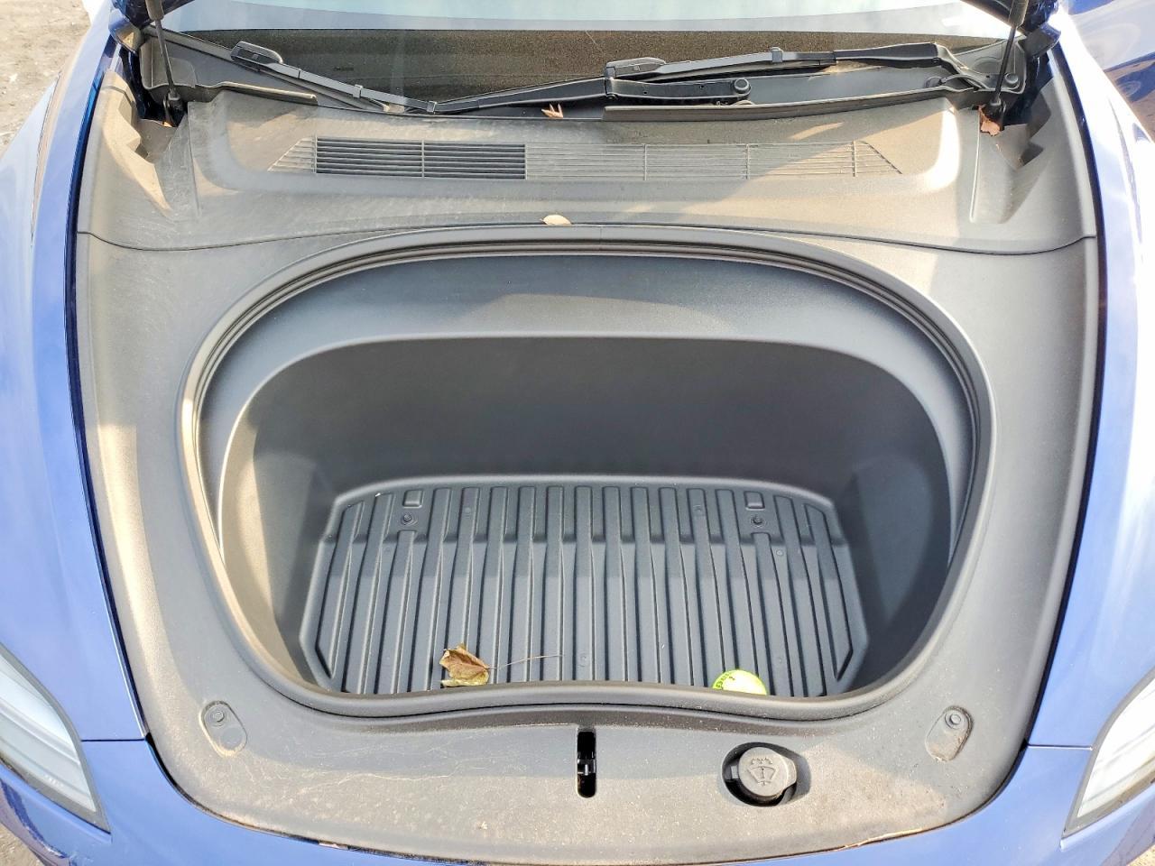 2025 Tesla Model 3 - zdjęcie 11