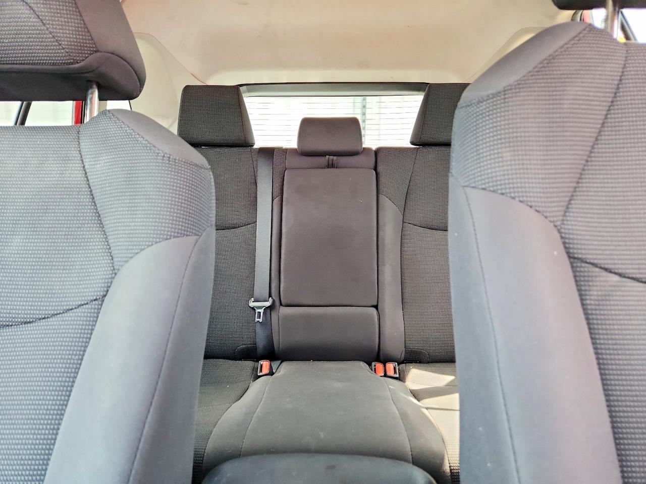 2019 Toyota Rav4 Le - zdjęcie 10
