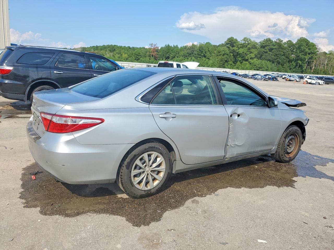 2015 Toyota Camry Le - zdjęcie 3